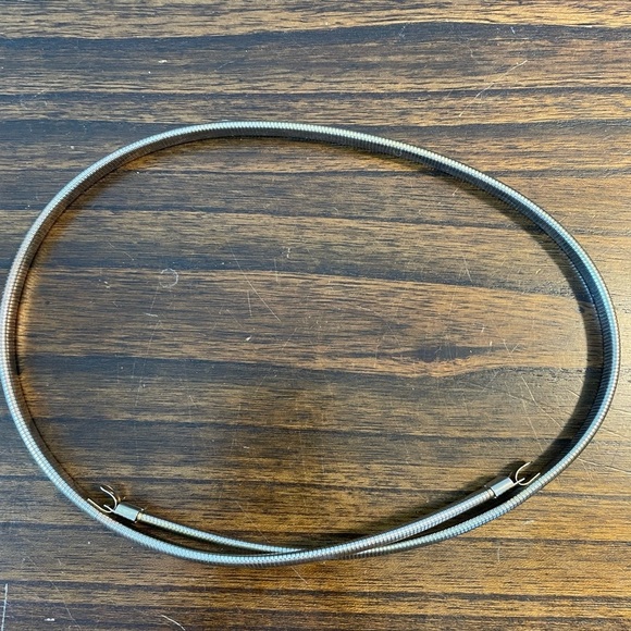 Vintage 1970s crossover metal belt, approx 31”, unique clasp and look - Picture 7 of 9
